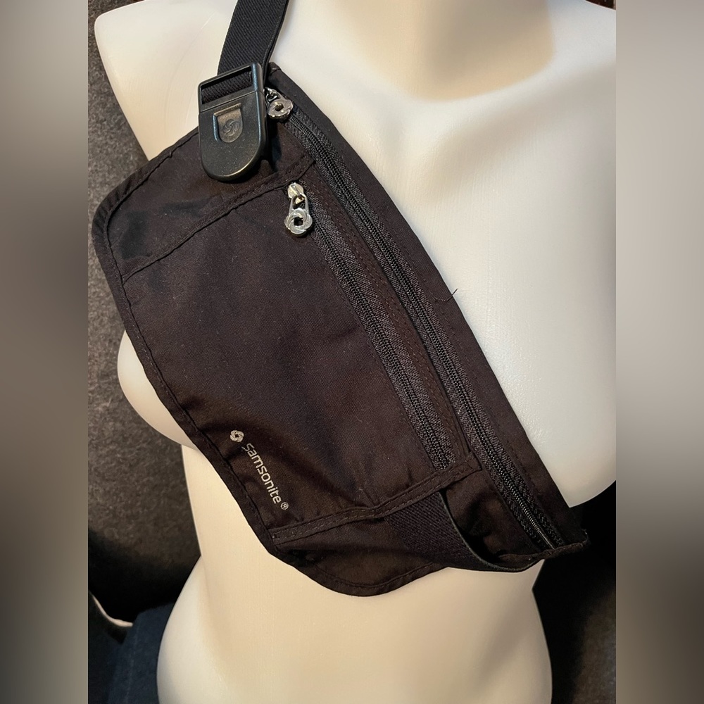 Samsonite fanny pack